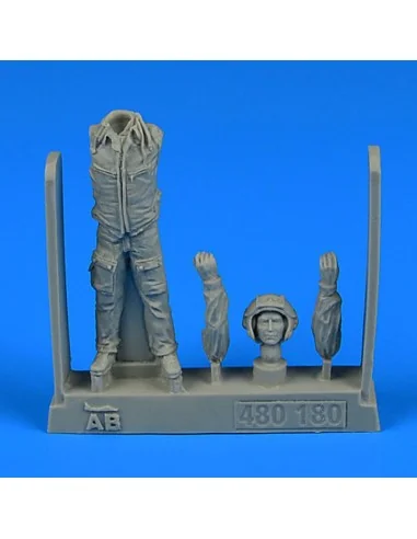 Modern Soviet Fighter Pilot with HUD, 1/48 - Aerobonus 480.180