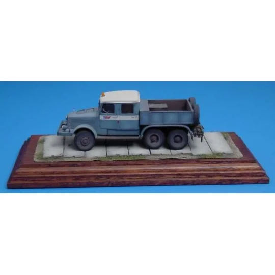 Tatra T141, 1/87 - Hauler HLR87027 Tatra T141, 1/87 - Hauler HLR87027