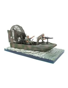 Aircat Airboat Base with 2 Figures (the boat is not included), 1/35...