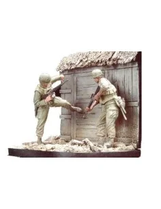 U.S. Marines Battel of Hue 1968(1)w/base, 1/35 - Hobby Fan HF508