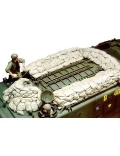 U.S.Marine LVTP5 Crew & Sandbags - Hobby Fan HF516