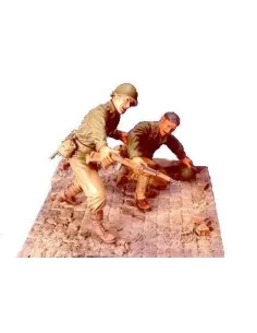 WWII U.S. Infantry(1)- 2 Figures w/Base, 1/35 - Hobby Fan HF526