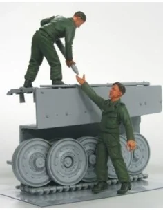 Tiger I Ammunation Supply- 2 Figures, 1/35 - Hobby Fan HF570
