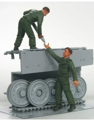 Tiger I Ammunation Supply- 2 Figures, 1/35 - Hobby Fan HF570