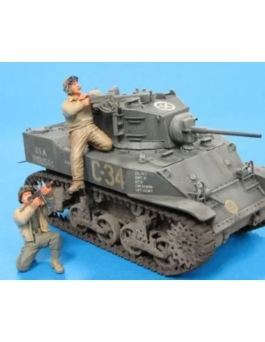 U.S. M5A1 Tank Crew & Sandbags- 2 Fig., 1/35 - Hobby Fan HF582
