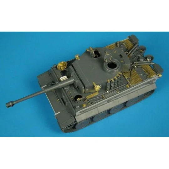 TIGER I ausf E, 1/48 - Hauler HLX48007