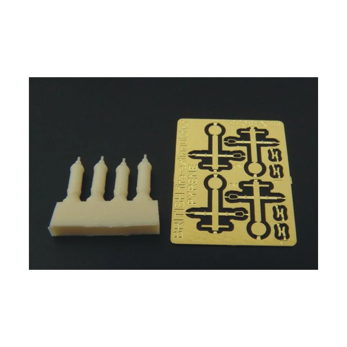 British pyrene FIRE EXTINGUISHER, 1/48 - Hauler HLX48055