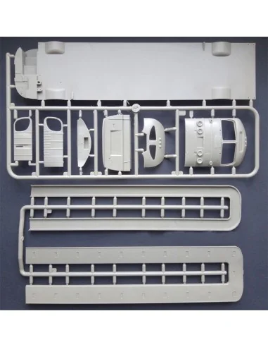 1947 PD-3701 Silverside Bus, 1/35 - Roden 816
