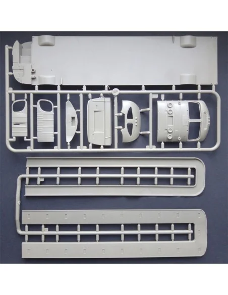 1947 PD-3701 Silverside Bus, 1/35 - Roden 816