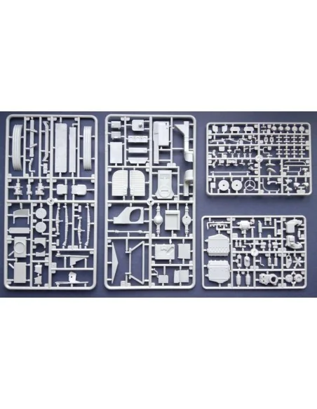1947 PD-3701 Silverside Bus, 1/35 - Roden 816