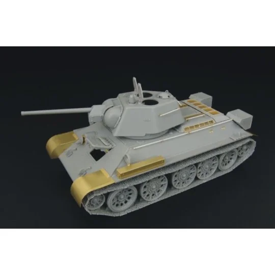 T-34-76 1943 Factory No 112, 1/48 - Hauler HLX48155