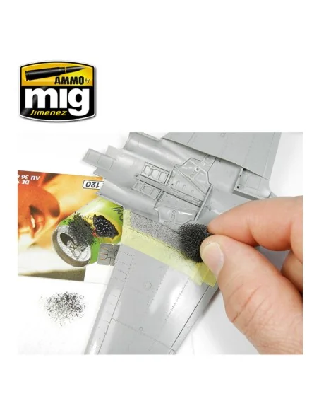Anti-Slip Paste - Black Color (for 1/72 & 1/48 scales) - AMMO by MI...