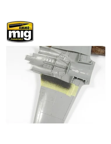 Anti-Slip Paste - Black Color (for 1/72 & 1/48 scales) - AMMO by MI...