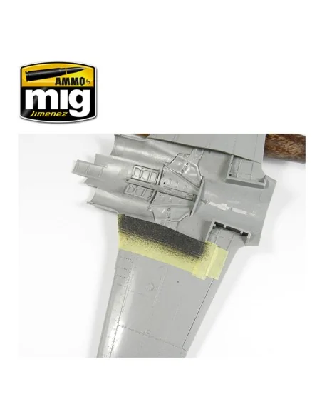 Anti-Slip Paste - Black Color (for 1/72 & 1/48 scales) - AMMO by MI...
