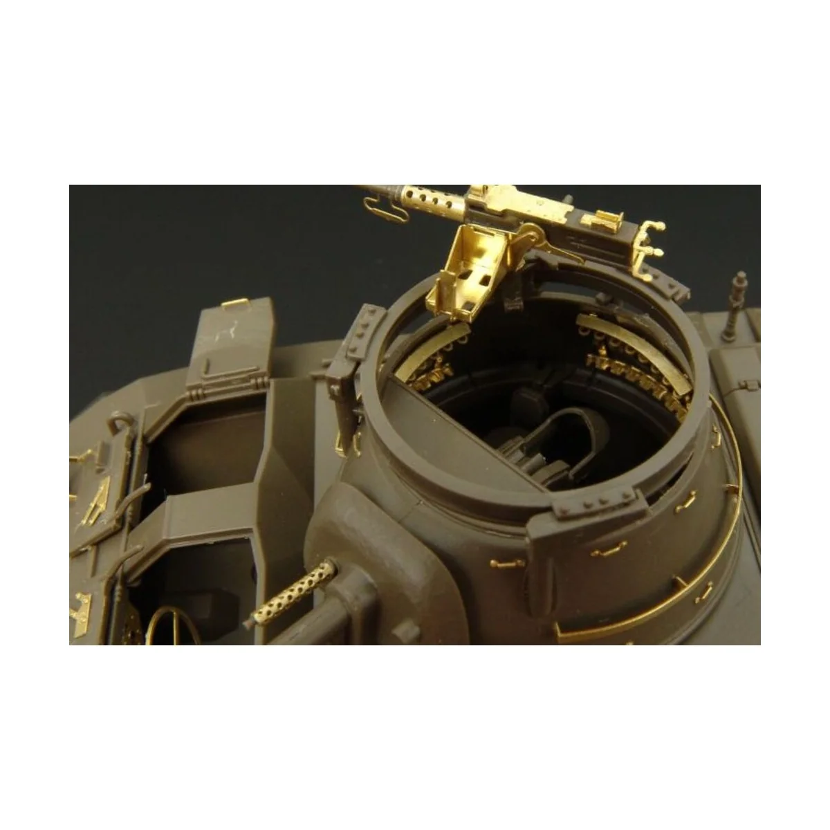 M-8 GREYHOUND, 1/48 - Hauler HLX48226