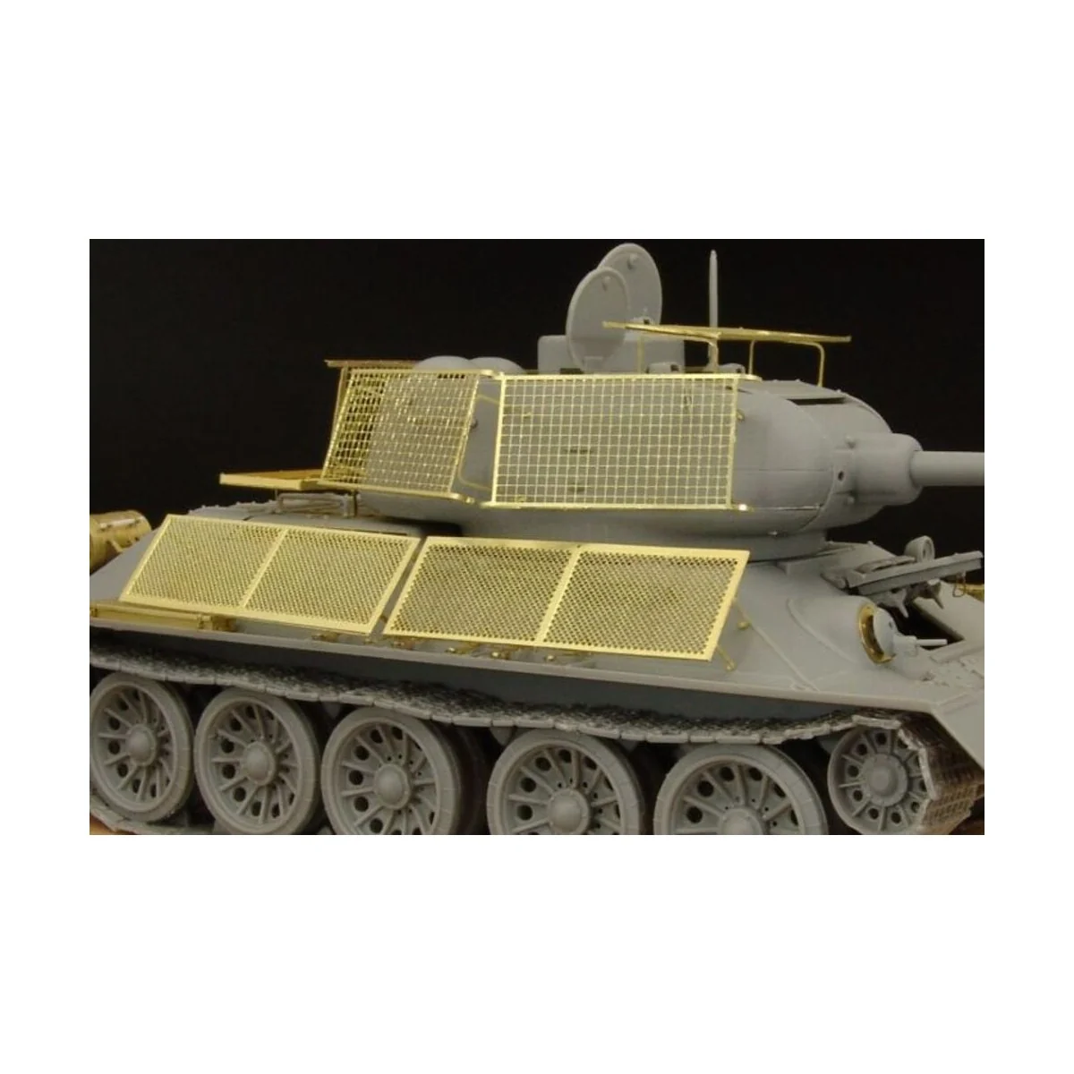 T-34-85 Improvized schurzen - Hauler HLX48284