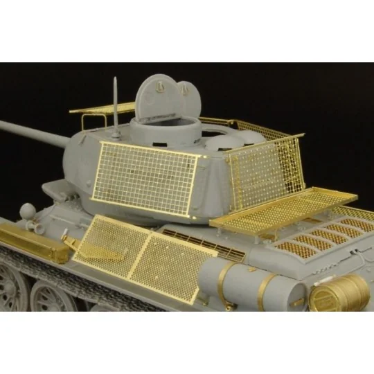 T-34-85 Improvized schurzen - Hauler HLX48284