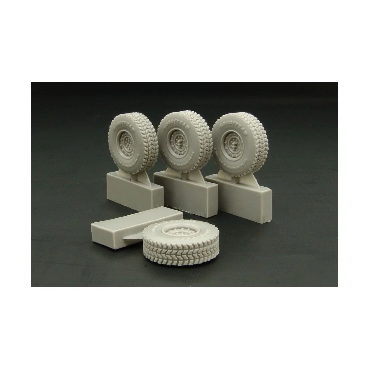 HMMWVE (Hummer) aggressive pattern wheels, 1/48 - Hauler HLX48301