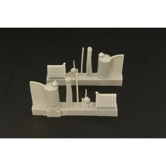 Oilcans, tins and accessories, 1/48 - Hauler HLX48303