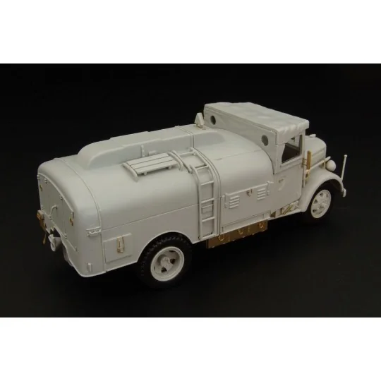 Opel Blitz Tankwagen, 1/48 - Hauler HLX48308