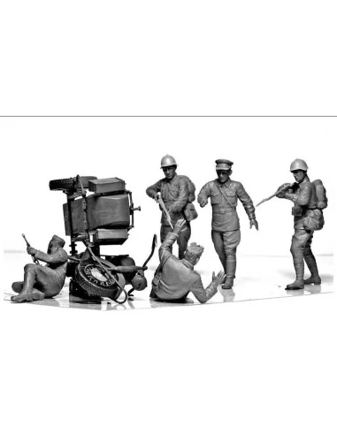 Accident. Soviet & German military men, 1/32 - Master Box Ltd. 3590