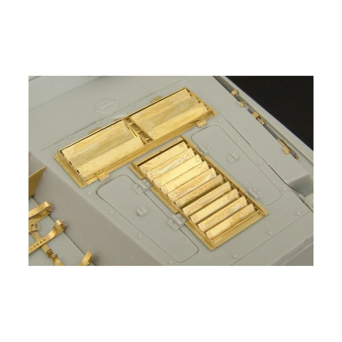 Sd Kfz 234-2 Puma engine grills, 1/48 - Hauler HLX48310