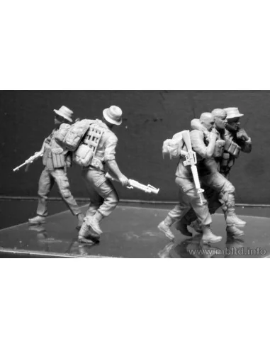 “Head for the “Huey”, Vietnam War series”, 1/35 - Master Box Ltd. 3...