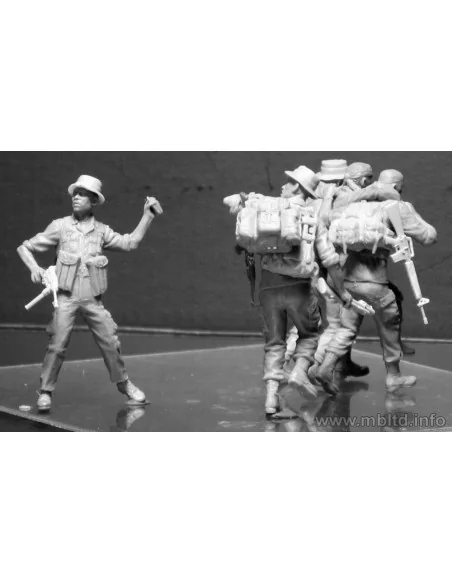 “Head for the “Huey”, Vietnam War series”, 1/35 - Master Box Ltd. 3...