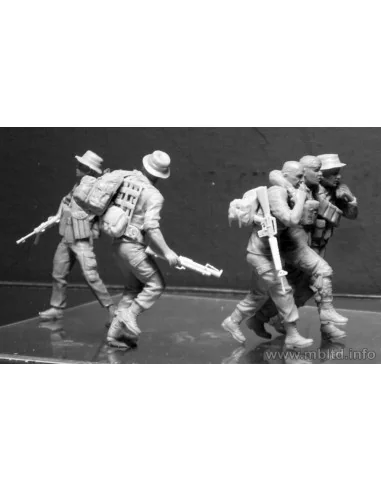 “Head for the “Huey”, Vietnam War series”, 1/35 - Master Box Ltd. 3...