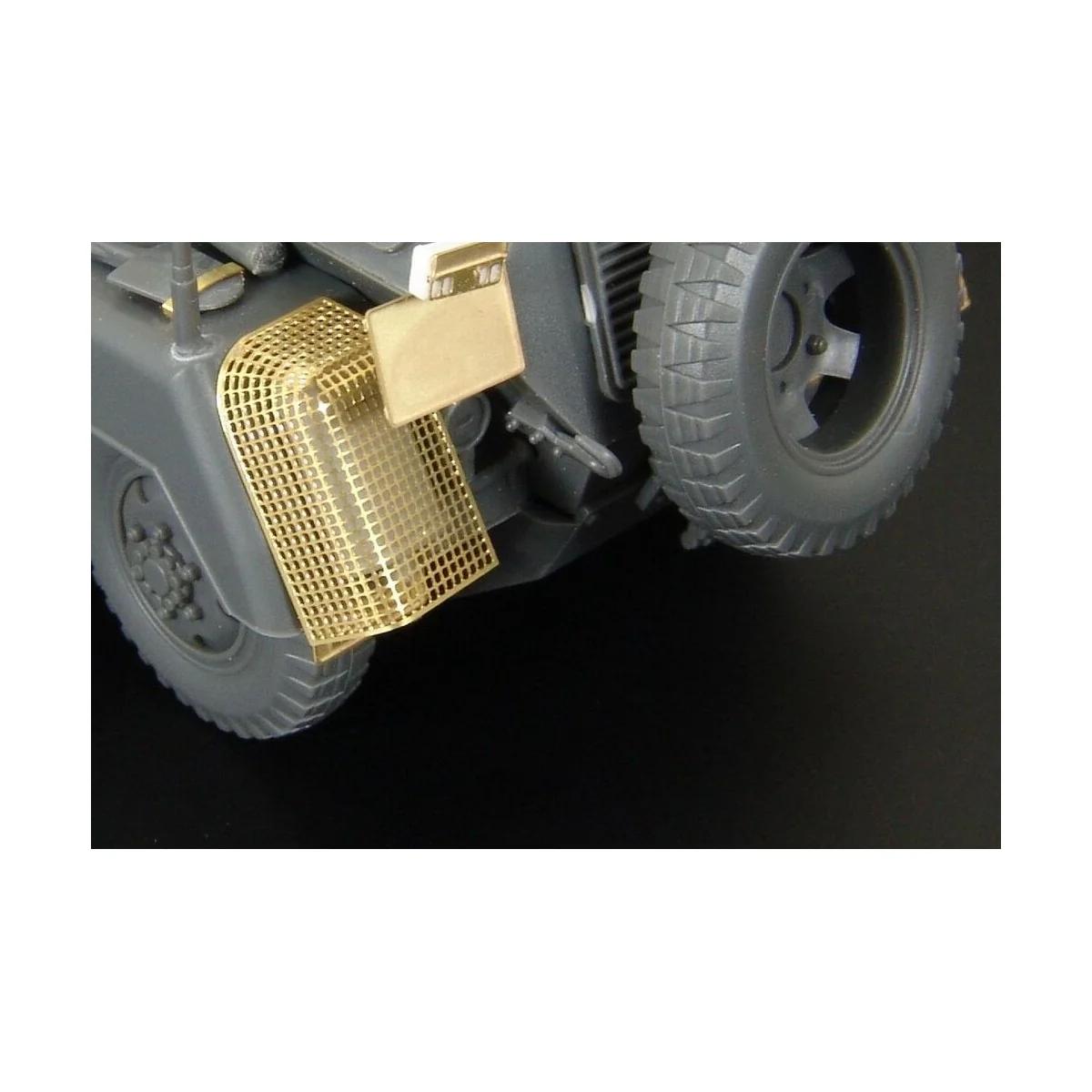 Sd Kfz 232 exhaust shroud mesh and silencer, 1/48 - Hauler HLX48337