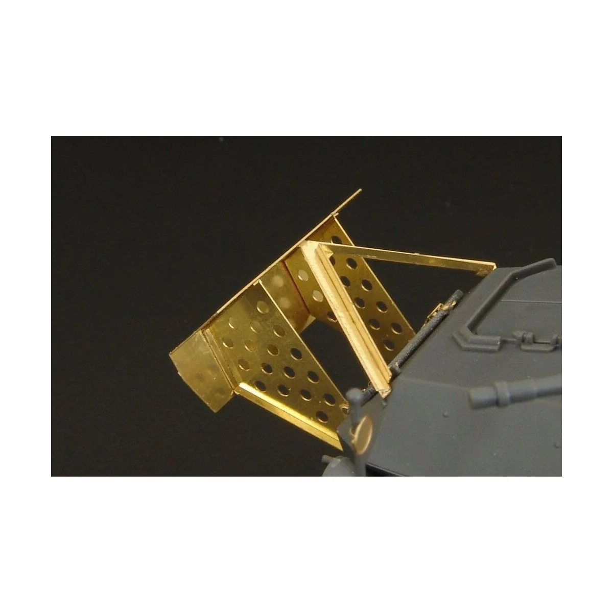 Sd Kfz 232 front bumper-spoiler, 1/48 - Hauler HLX48338