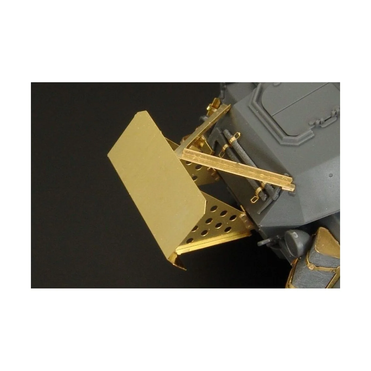 Sd Kfz 232 front bumper-spoiler, 1/48 - Hauler HLX48338