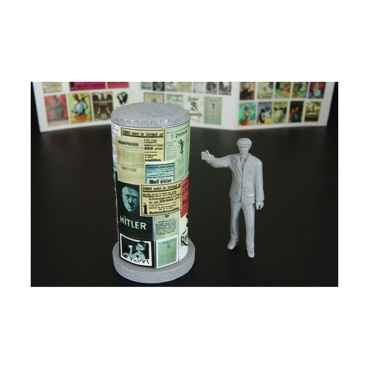 Posters column w-civilien - Hauler HLF48003