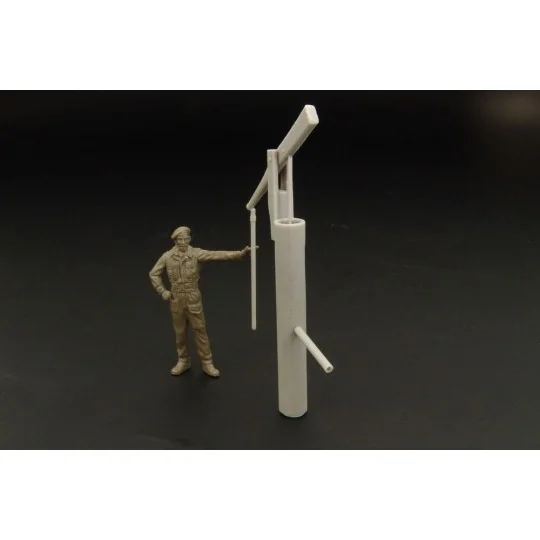 Rustic style water pump, 1/48 - Hauler HLF48014