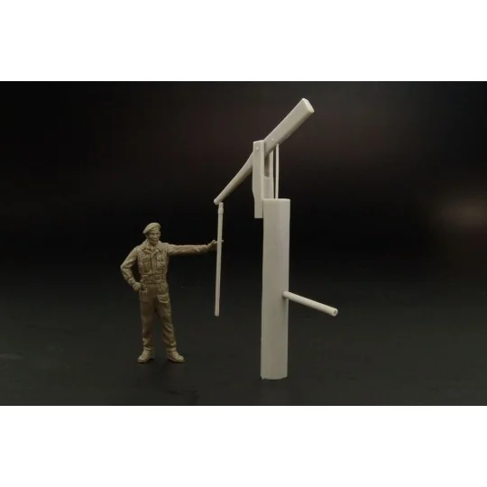 Rustic style water pump, 1/48 - Hauler HLF48014