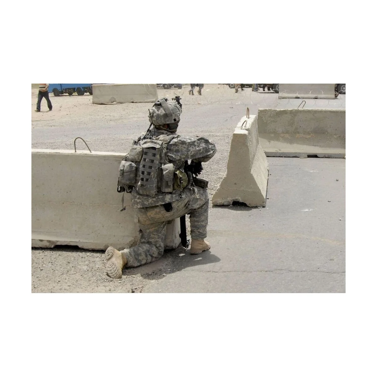 Modern concrete road barriers - Hauler HLC35006