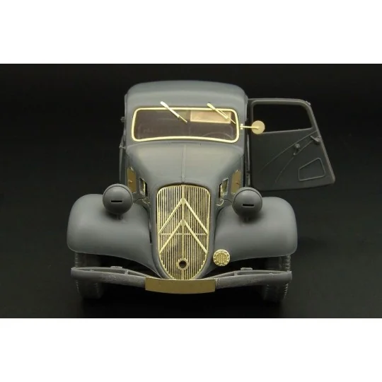 Citroen 11CV, 1/35 - Hauler HLU35019