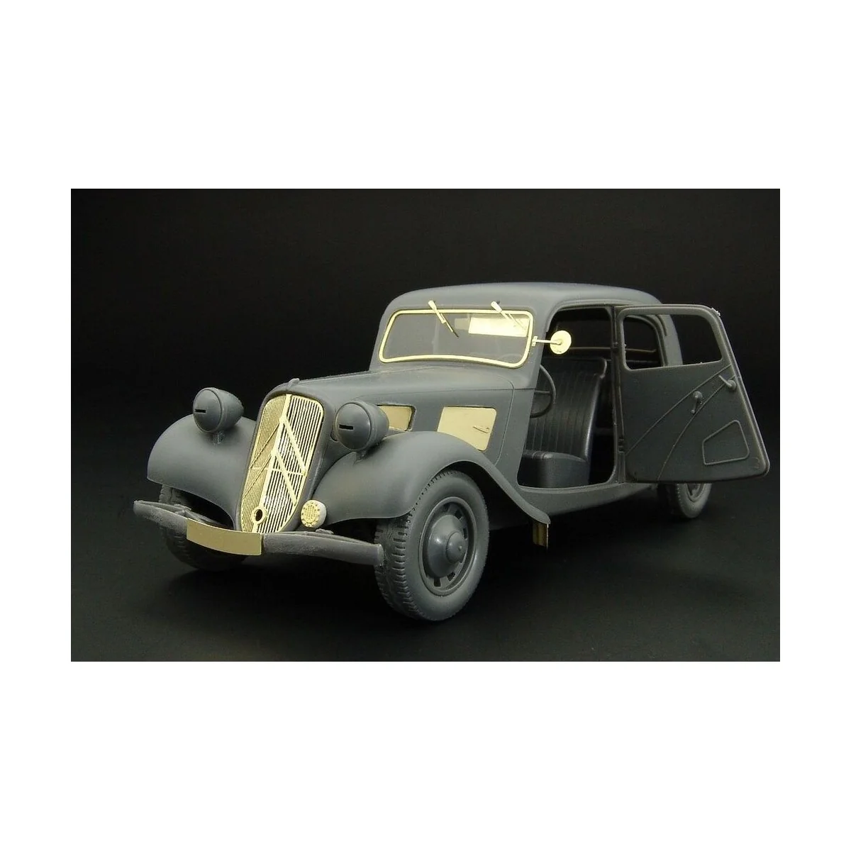 Citroen 11CV, 1/35 - Hauler HLU35019