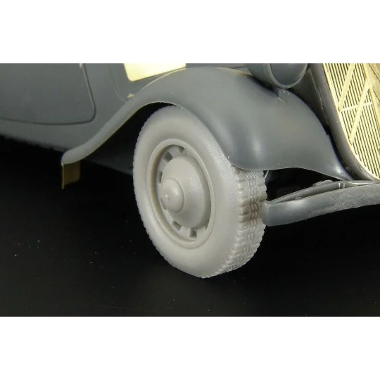 Citroen 11CV wheels, 1/35 - Hauler HLU35020
