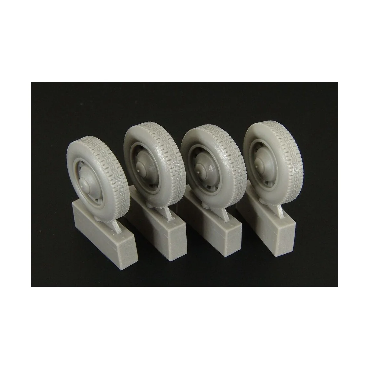 Citroen 11CV wheels, 1/35 - Hauler HLU35020