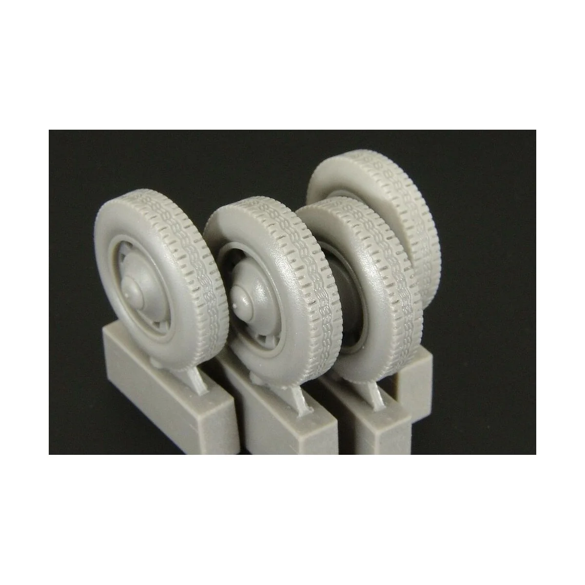 Citroen 11CV wheels, 1/35 - Hauler HLU35020