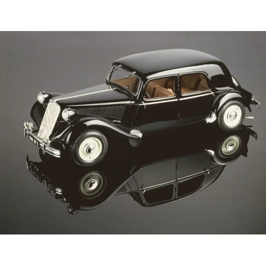 Citroen 15 SIX Traction Avant, 1/8 - Heller 80799 Citroen 15 SIX Traction Avant, 1/8 - Heller 80799