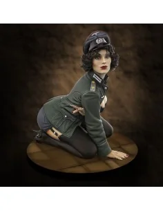German Officer 'Pin-Up' (75mm) - Royal Model RM847