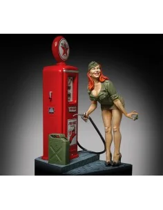 Pin-up at the gas pump (75mm) - Royal Model RM928 2