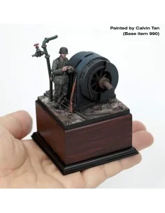 German infantry soldier eating - WWII, 1/35 - Royal Model RM972 2