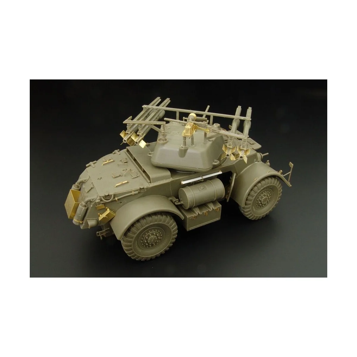T17E1 Staghound Mk I w 60LB Rocket Launch, 1/35 - Hauler HLU35056