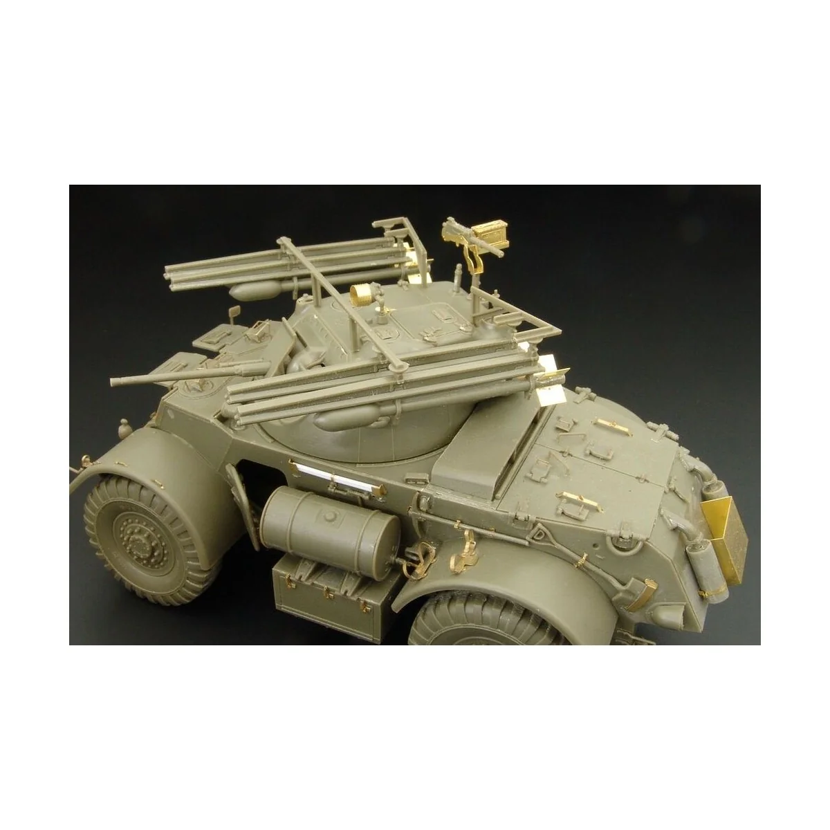 T17E1 Staghound Mk I w 60LB Rocket Launch, 1/35 - Hauler HLU35056