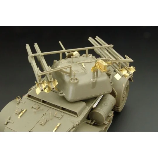 T17E1 Staghound Mk I w 60LB Rocket Launch, 1/35 - Hauler HLU35056