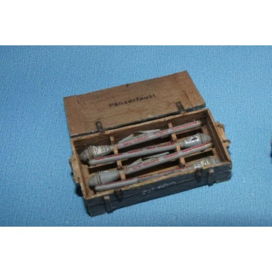 Panzerfaust with box 2sets, 1/35 - Hauler HLU35075