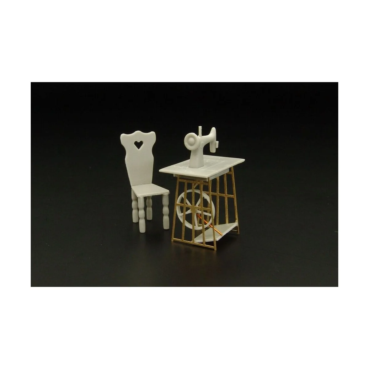 Singer sewing machine, 1/35 - Hauler HLU35085